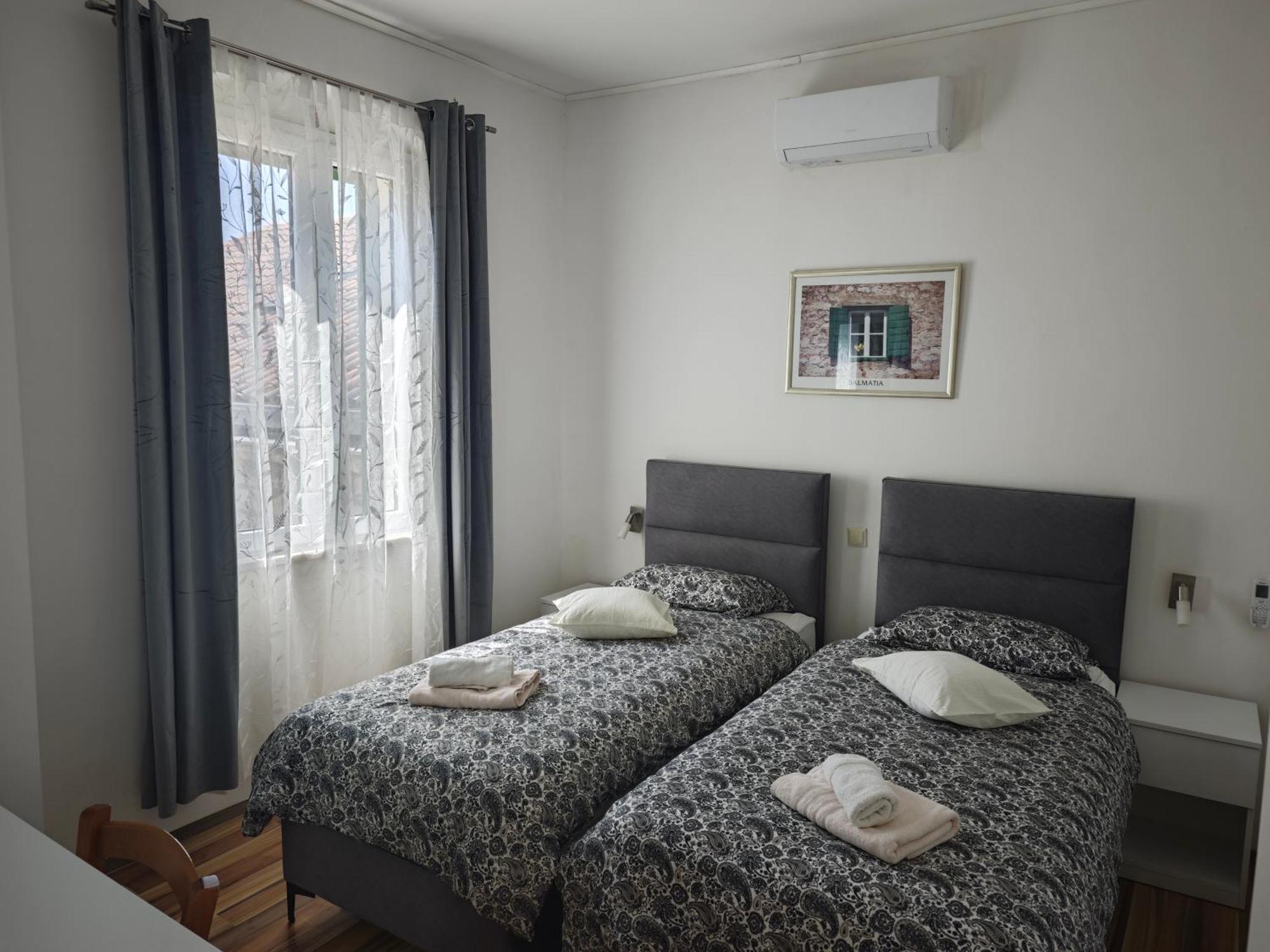 Apartment Central Old Town With Private Indoor Garage Parking Split Exterior foto